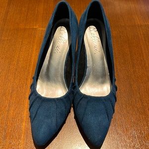 Faux suede teal pumps, chunky heel and never worn.